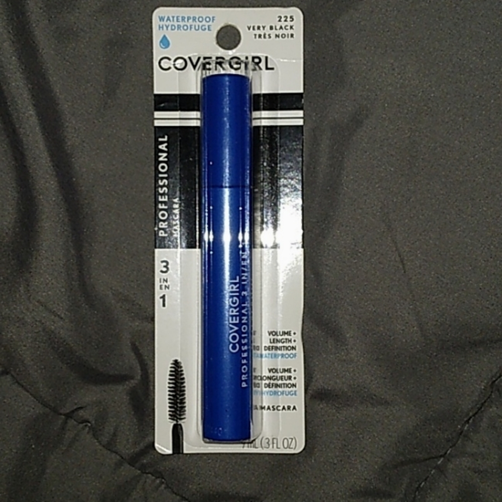 Cover girl water proof 3 in 1 professional Mascara ( VERY BLACK)